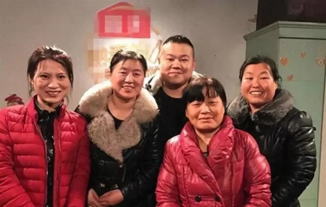 身家过亿的岳云鹏,为五个姐姐买房,为何不帮无业的弟弟