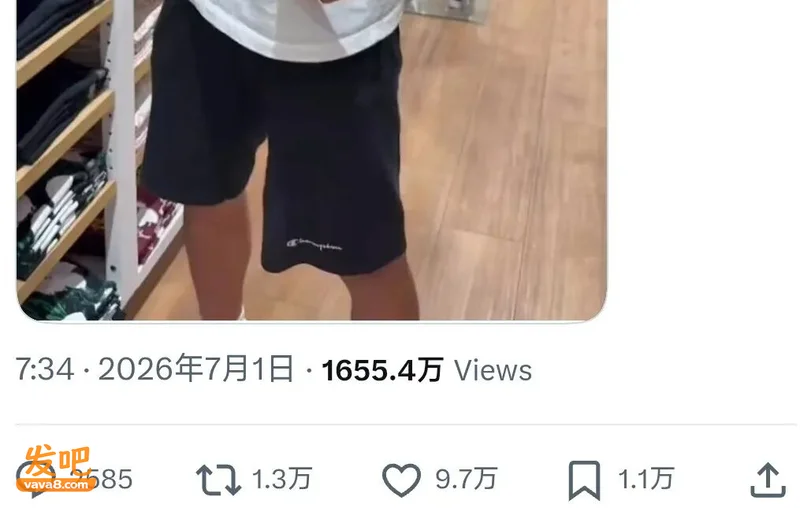 中国网红去优衣库“脱光试穿”:影片传到日本被骂上热搜