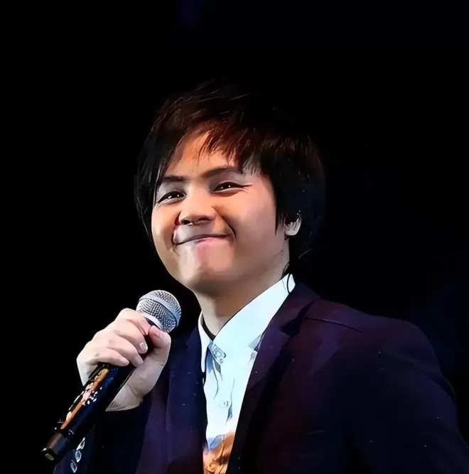 14岁开演唱会，23岁一首歌狂赚2亿，29岁成教授，他如今怎么样了