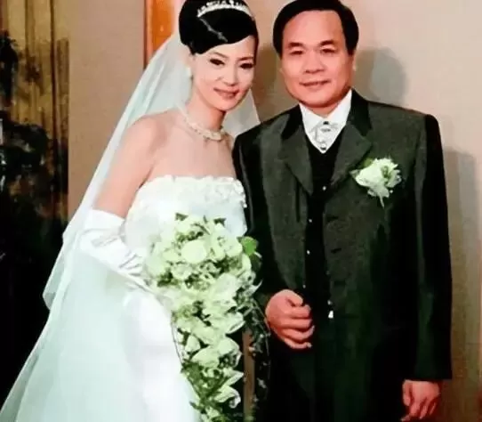 66岁演员刘雪华：感谢继子继女，圆了我被刘德凯毁掉的“母亲梦”