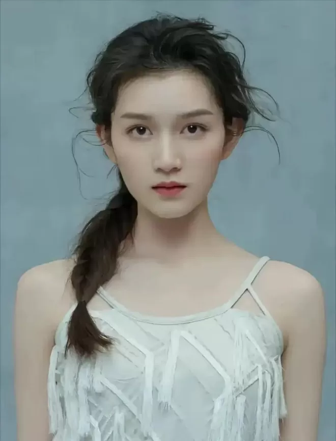 陈思诚携小21岁女友土耳其度假照曝光！阮巨容貌精致，神似混血美女