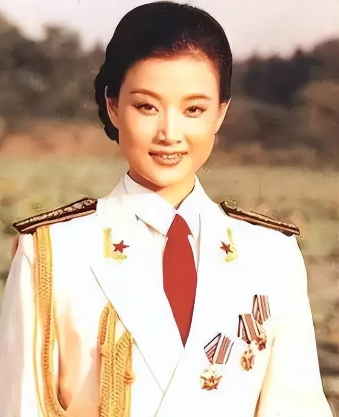 宋祖英与丈夫约定结婚不生育,39岁却生下儿子,今59岁身材如少女