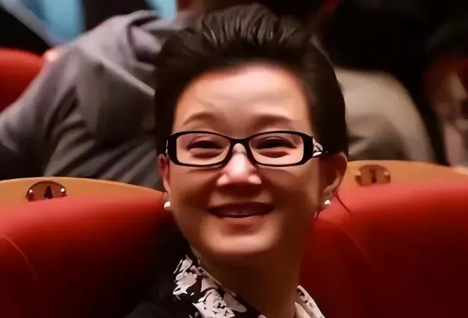 宋祖英与丈夫约定结婚不生育,39岁却生下儿子,今59岁身材如少女
