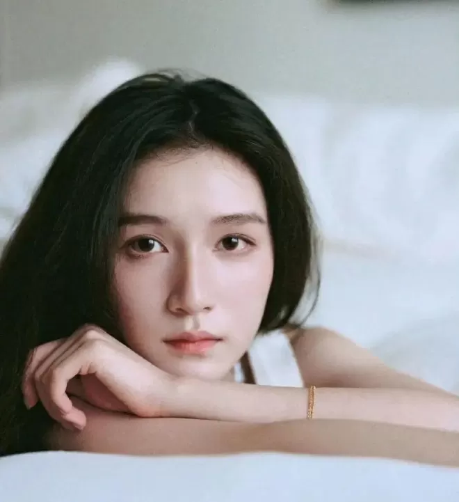 陈思诚携小21岁女友土耳其度假照曝光！阮巨容貌精致，神似混血美女