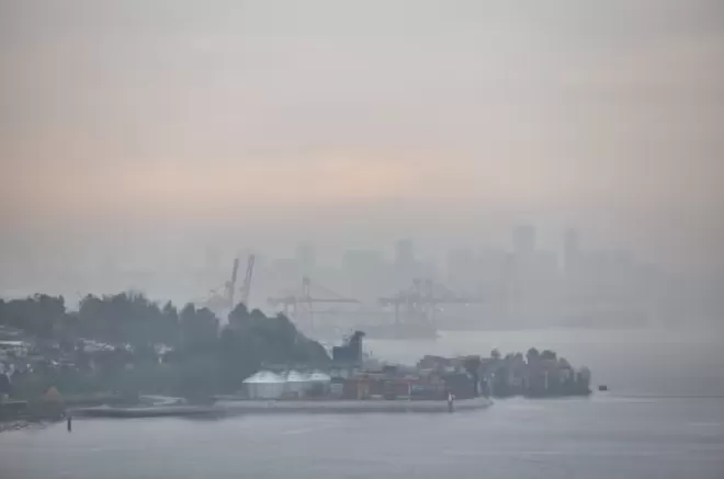 大温发布空气质量警告! 野火烟雾飘入低陆平原, 敏感人群减少外出