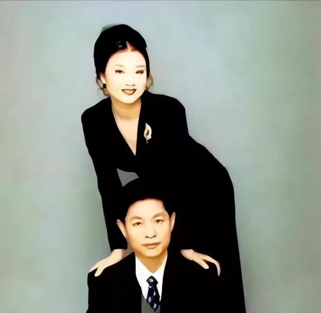 宋祖英与丈夫约定结婚不生育,39岁却生下儿子,今59岁身材如少女