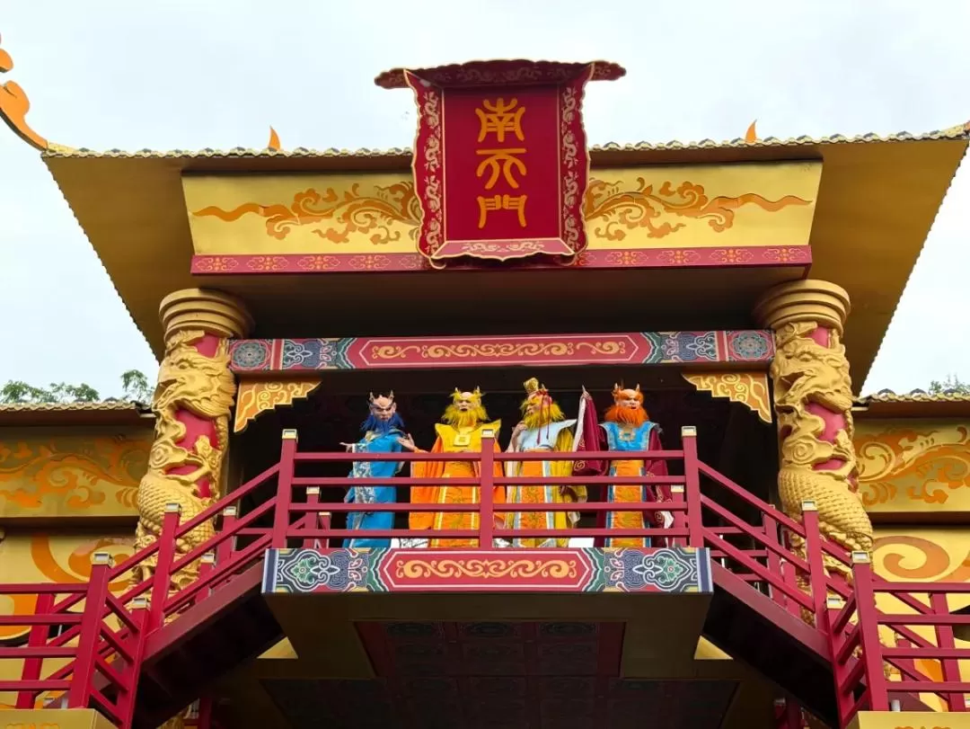 人均30元的“穷鬼版迪士尼”，截胡迪士尼的生意