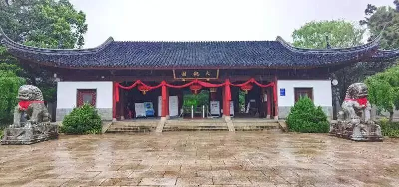 人均30元的“穷鬼版迪士尼”，截胡迪士尼的生意