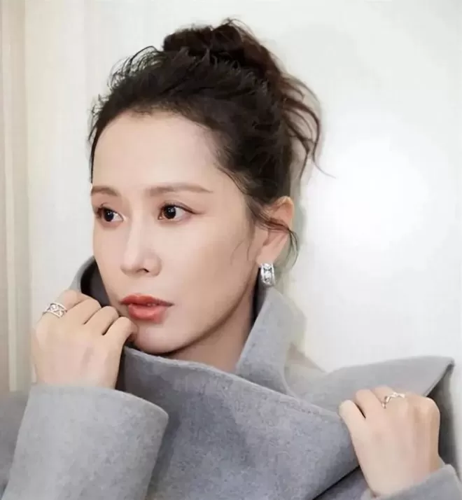 海清现状：住北京豪宅，和银行高管老公结婚23年