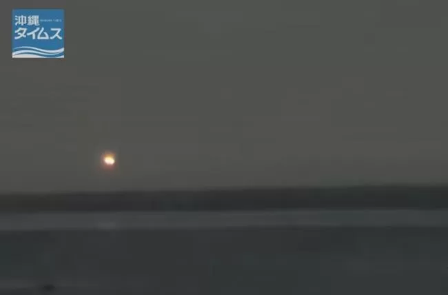 神秘光体海上盘旋20分钟 UFO现身冲绳