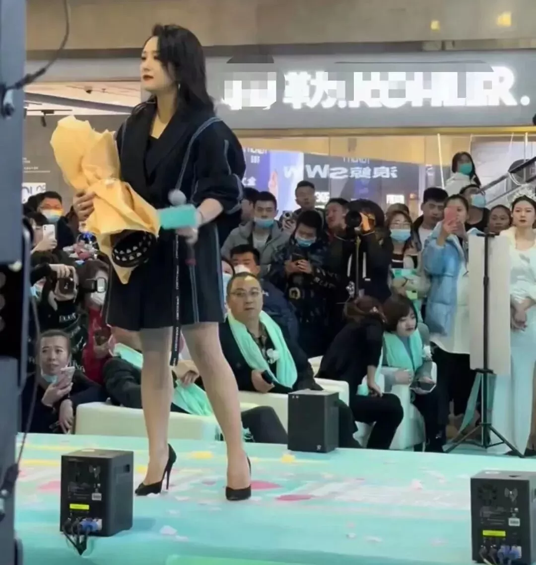 李小璐：塌房10年，终于后悔了