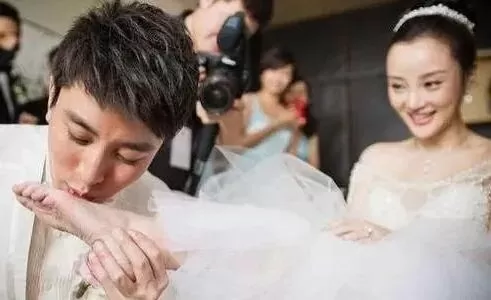 李小璐：塌房10年，终于后悔了
