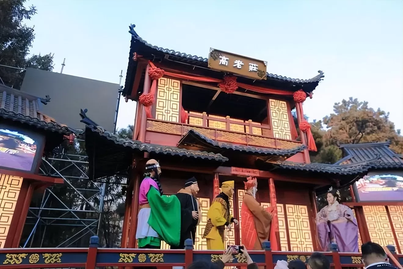 人均30元的“穷鬼版迪士尼”，截胡迪士尼的生意