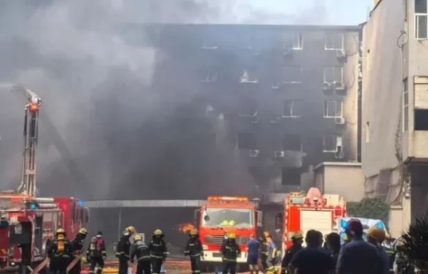 中国福建晋江一鞋厂发生大火致28人死亡
