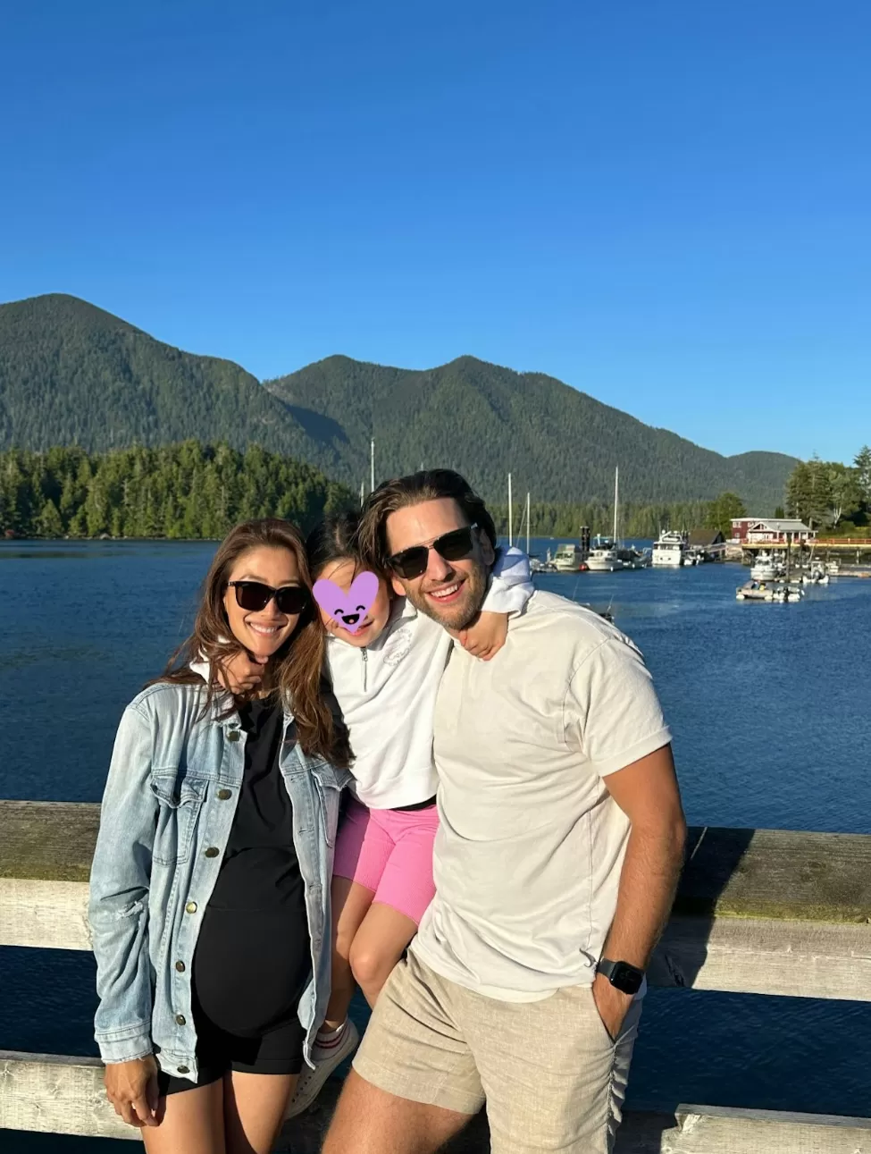 惊喜! 谢霆锋妹妹在温哥华岛秘密结婚 海边挺孕肚 老公身份曝光!