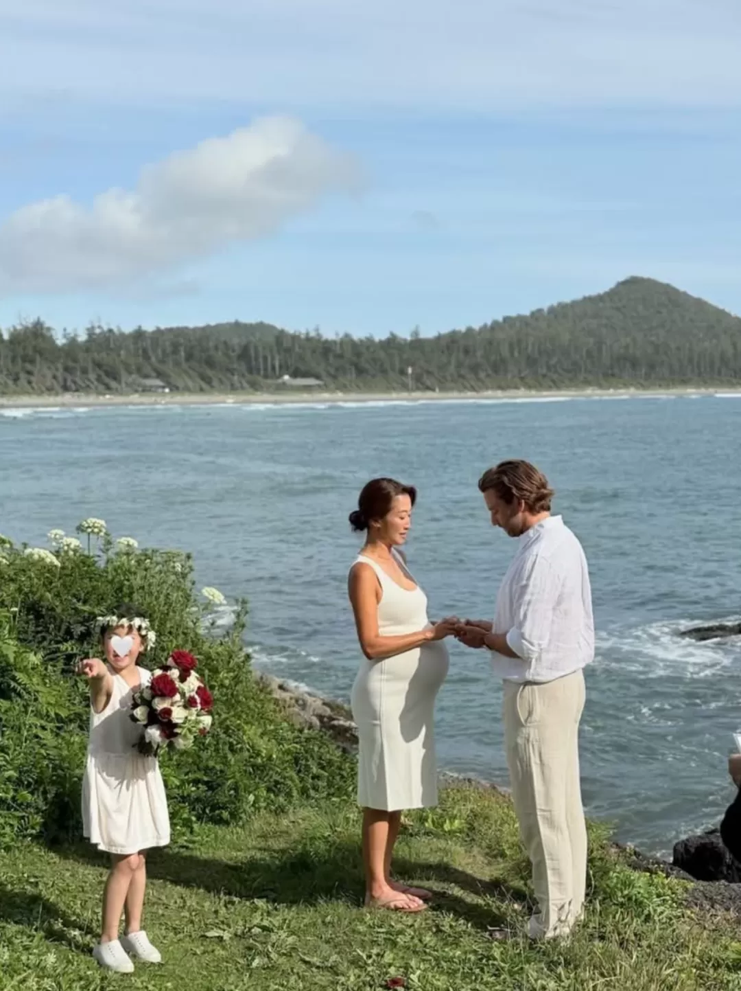 惊喜! 谢霆锋妹妹在温哥华岛秘密结婚 海边挺孕肚 老公身份曝光!