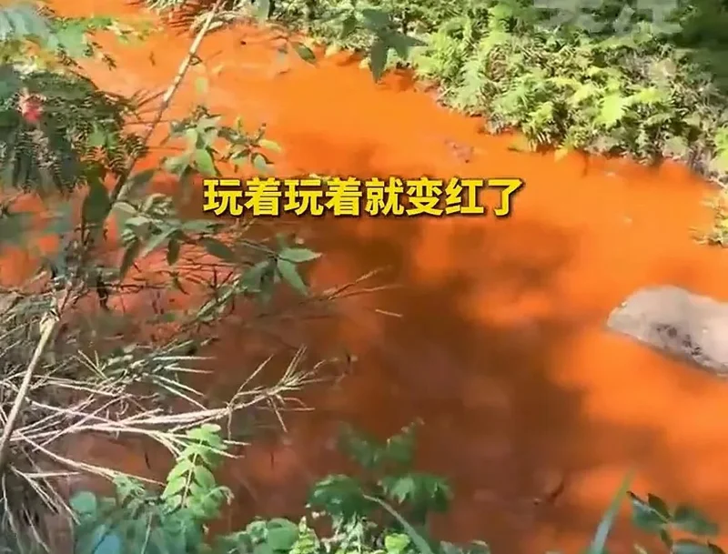 四川宜宾连发10次地震!一河流突然变红