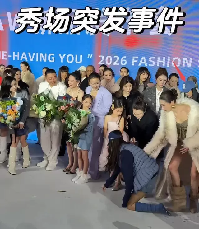 赵子琪小女儿秀场2次晕倒，一旁亲姐被指太冷漠