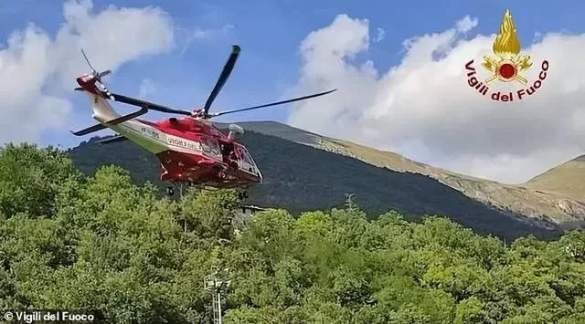 意大利夫妻徒步深山迷路6天，靠喝尿吃野果硬撑