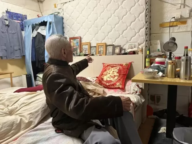 廉价舞厅里，老年人的爱与欲