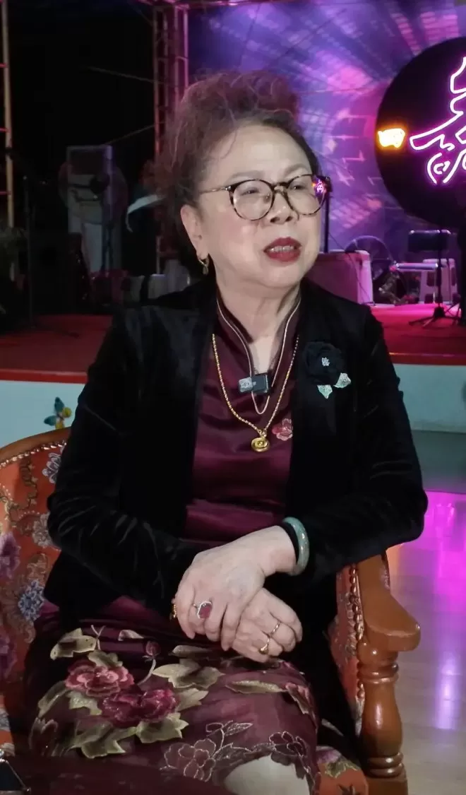 廉价舞厅里，老年人的爱与欲