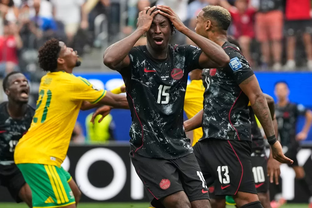 世界杯2026｜25岁南非国脚积顿阿当斯惊传身亡