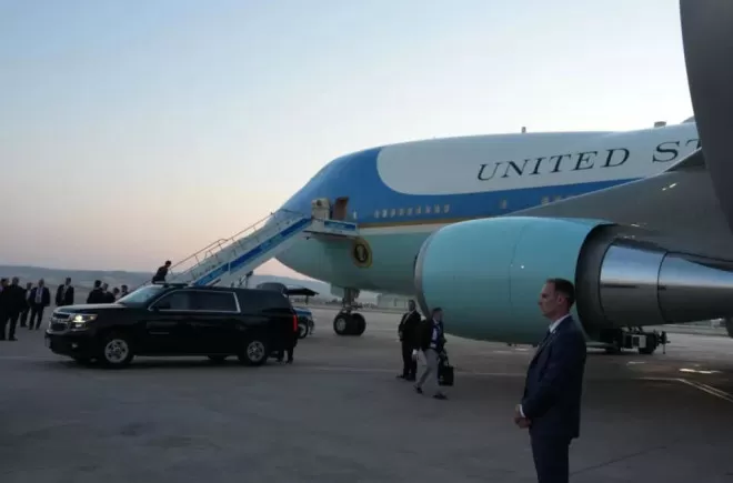 特朗普突然换飞机引猜测，伊朗：我们没动手而已
