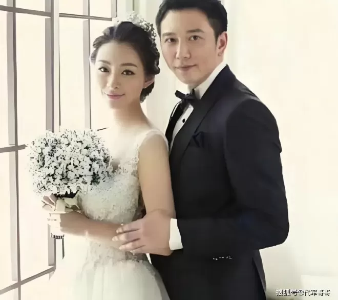 61岁温兆伦近况曝光！三婚娶赵庭生下一女，如今婚姻幸福成人生赢家