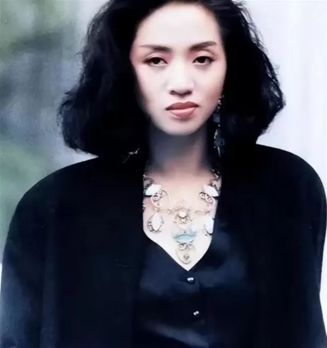 梅艳芳母亲100岁大寿,四个孩子离世仨,如今过的比谁都潇洒