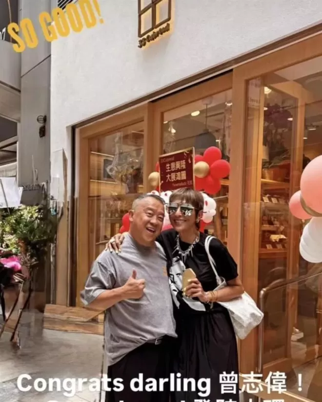 曾志伟佛山面包店开业场面盛大，红颜知己伴随剪彩