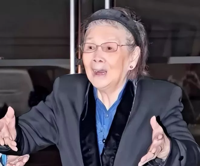 梅艳芳母亲100岁大寿,四个孩子离世仨,如今过的比谁都潇洒