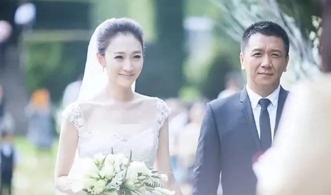 曝李小冉已离婚，知情者透露离婚原因,已分居两年