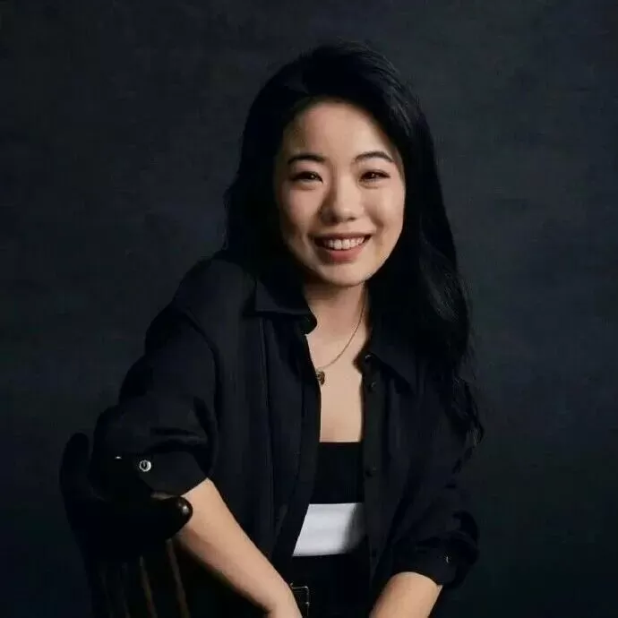 蒋方舟回应被撤销硕士学位：接受人大校方处理，向读者和老师致歉；此前被清华教授举报论文造假，本人称系污蔑报警，人大称未发现学术不端