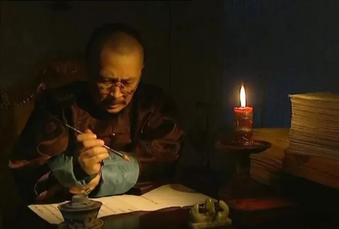 90岁焦晃:1天5包烟穿纸尿裤,与小30岁三婚妻子住破旧小区