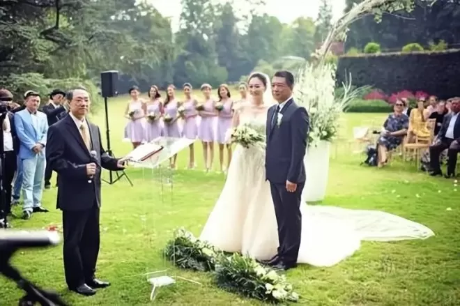 曝李小冉已离婚，知情者透露离婚原因,已分居两年