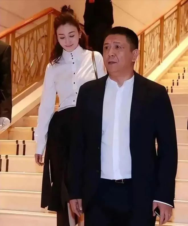 曝李小冉已离婚，知情者透露离婚原因,已分居两年