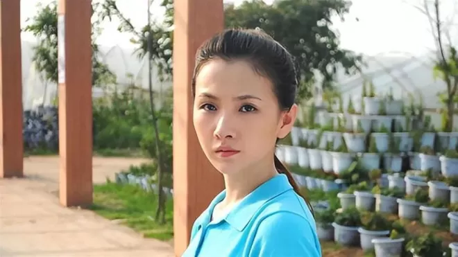 她苦恋朱亚文整整9年,却只能看他迎娶陈思诚的前女友