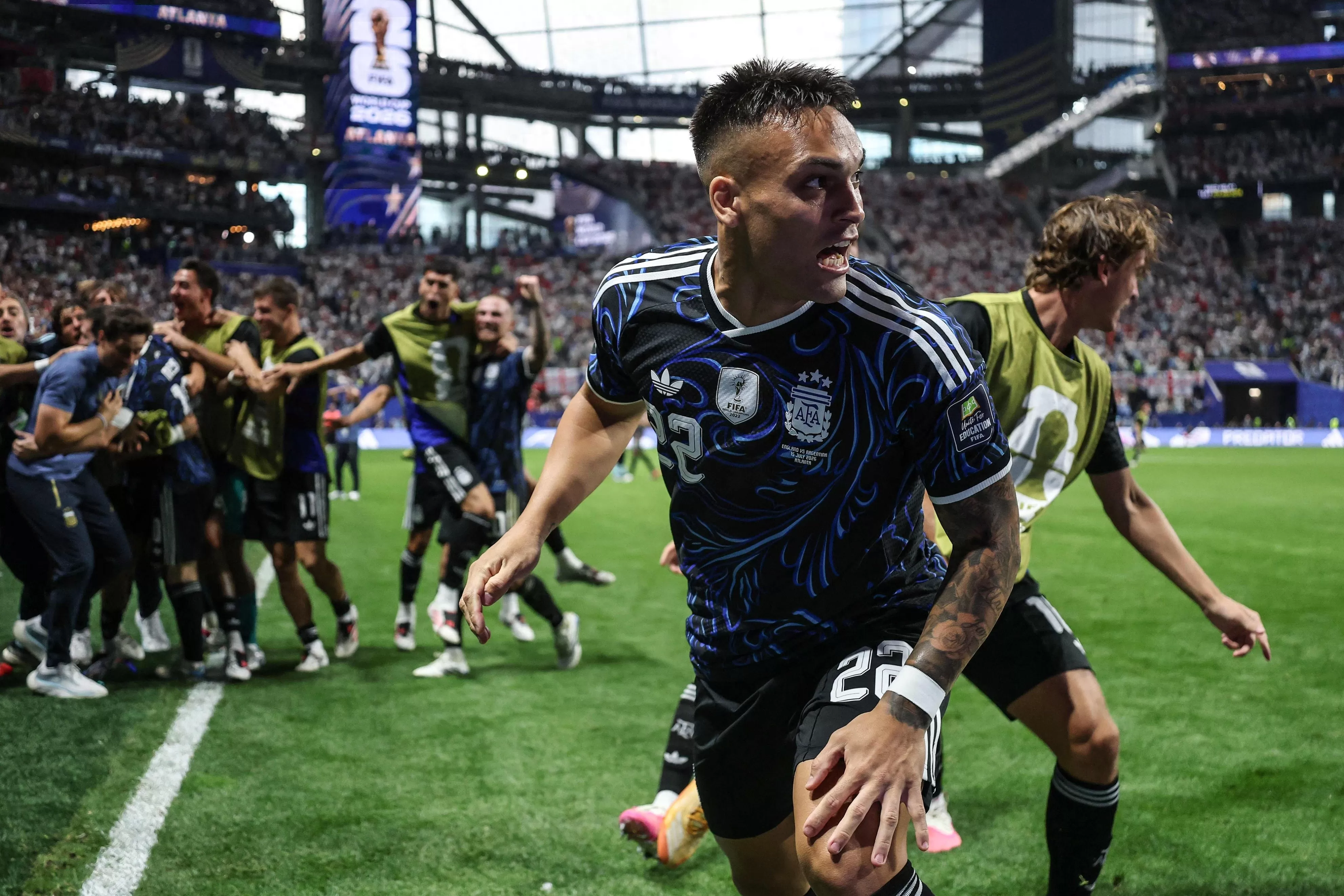 世界杯百年魔咒再现！英格兰罪人：1-0领先摆大巴 懦夫行为