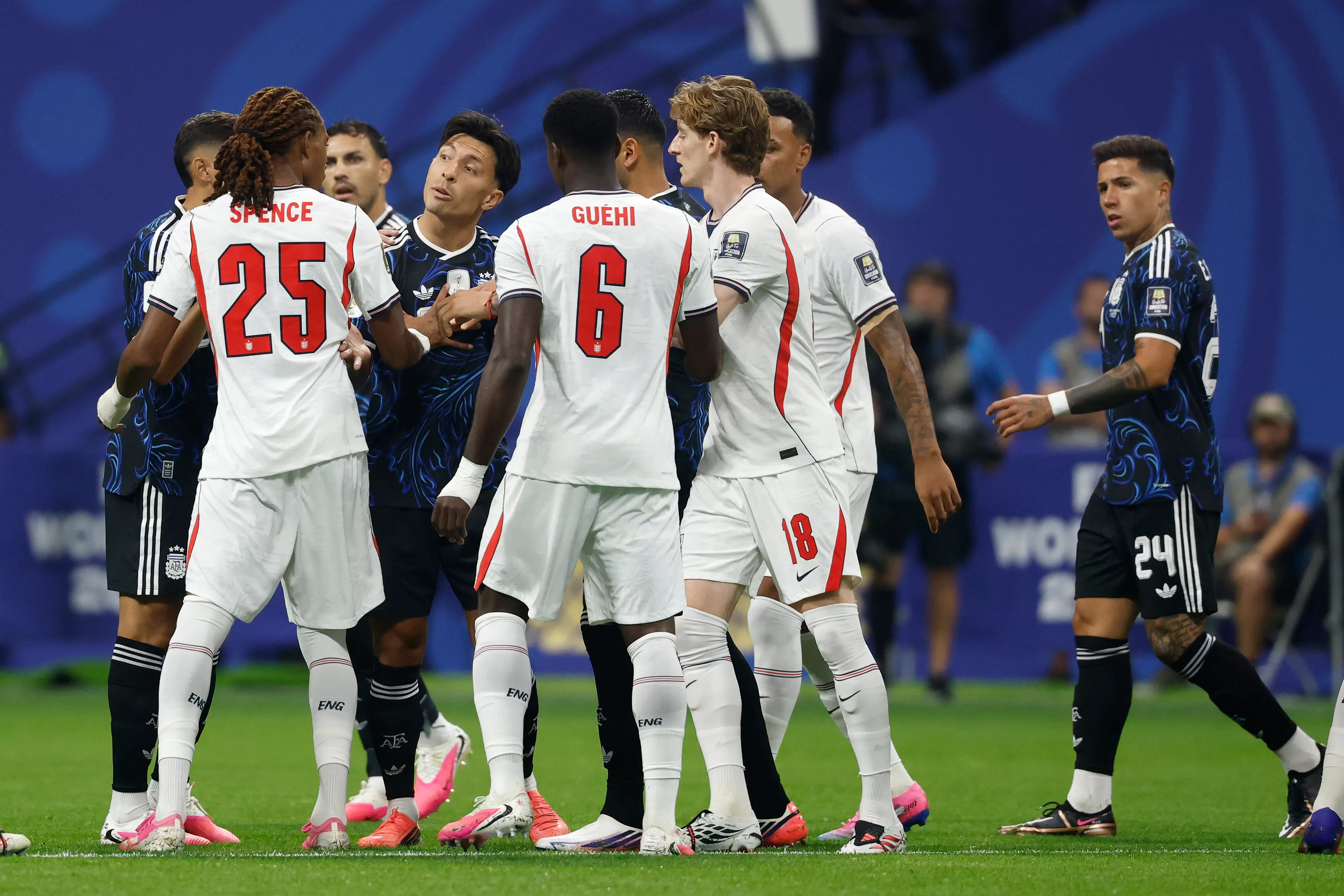 世界杯百年魔咒再现！英格兰罪人：1-0领先摆大巴 懦夫行为
