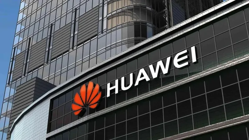 华为实习生月薪过万!免费夜宵管够,网友吵翻