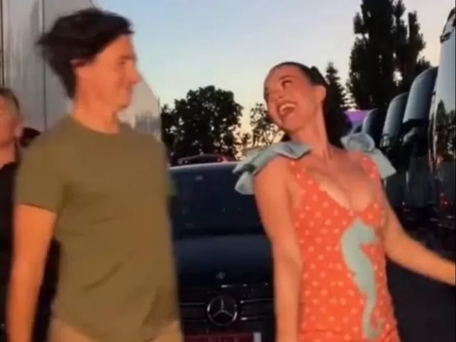特鲁多陪女友跳舞爆红！商界大亨怒轰：搞垮加拿大后还在蹦