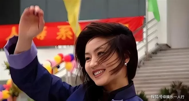 54岁王小丫罕见露面！淡出央视10年，和第二任丈夫在泉州低调丁克