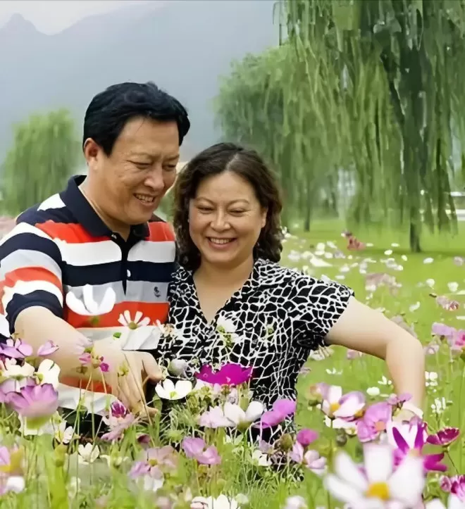 她是唐国强的女儿，在亲情围剿中长大.....