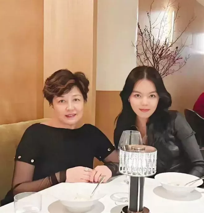 哈文道破李咏葬在美国的原因,不是不爱国,是回不来