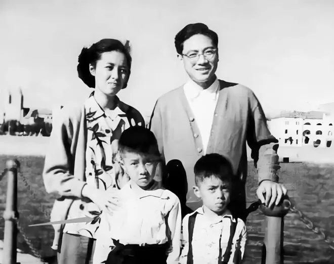 她是唐国强的女儿，在亲情围剿中长大.....