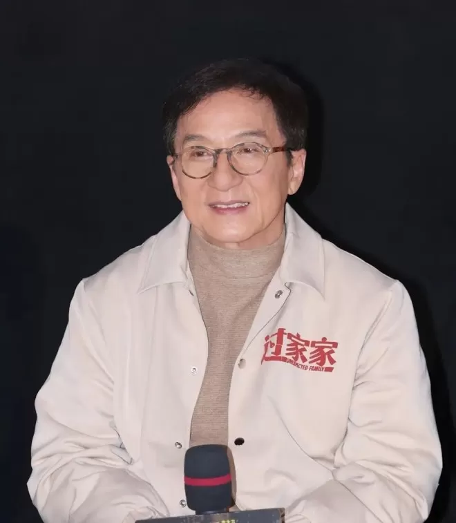 吴绮莉直播罕谈成龙，否认曾被要求做亲子鉴定