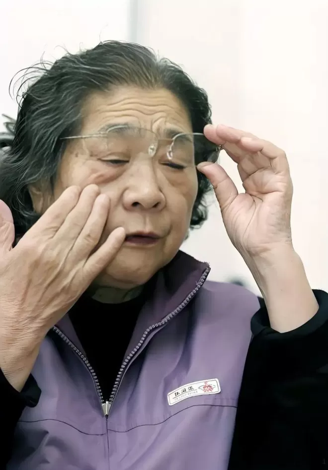 她是唐国强的女儿，在亲情围剿中长大.....