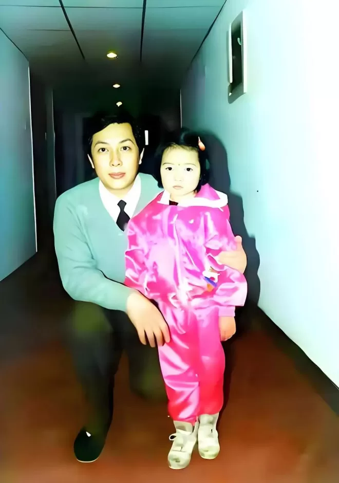 她是唐国强的女儿，在亲情围剿中长大.....