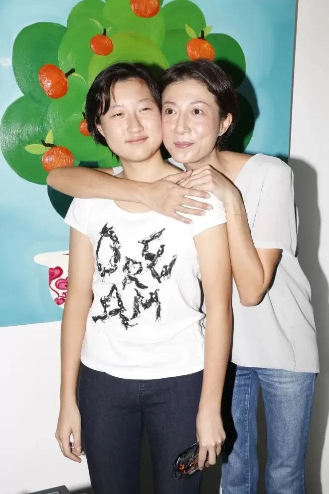 吴绮莉直播罕谈成龙，否认曾被要求做亲子鉴定