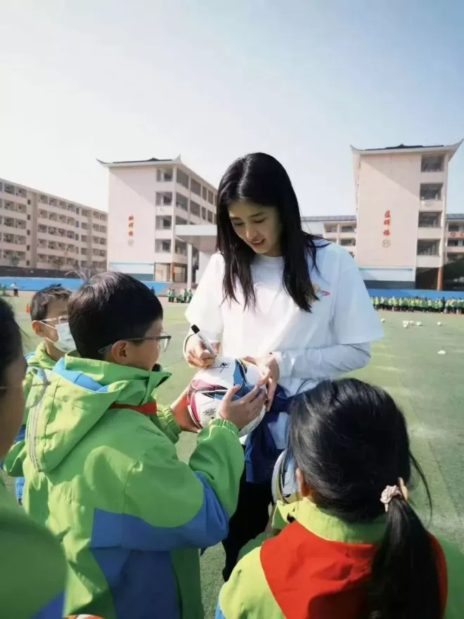《功夫女足》身高1米88的她抢镜，最美国足翻红